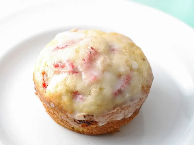 Springtime Strawberry Muffins - the blueberry muffin for strawberry lovers! | honeyandbirch.com