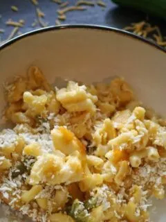 Baked Jalapeno Macaroni and Cheese | www.honeyandbirch.com
