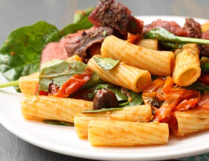 This recipe for grilled steak and pasta with roasted vegetables is perfect for summer grilling! | honeyandbirch.com