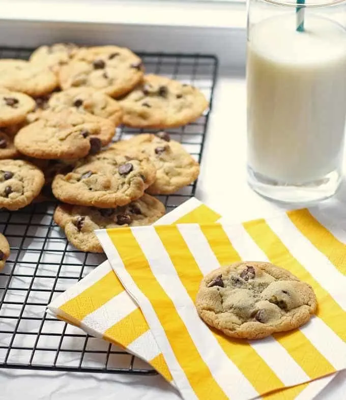 These duck fat chocolate chip cookies are a great alternative to the traditional cookie. Only 10 minutes to bake! >> Honey and Birch | www.honeyandbirch.com