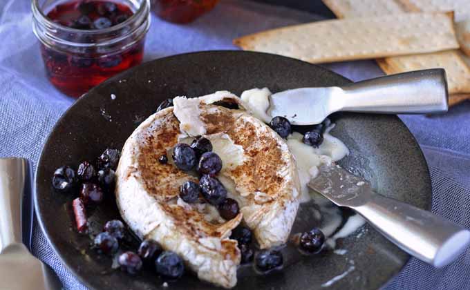 Brie and Pickled Blueberries - an easy appetizer perfect for dinner parties, book clubs and wine nights! #appetizer #bookclub #winenight #GNO