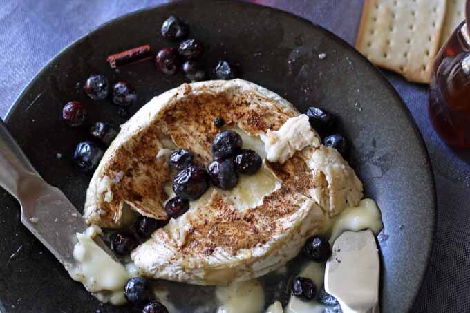 Brie and Pickled Blueberries - an easy appetizer perfect for dinner parties, book clubs and wine nights! #appetizer #bookclub #winenight #GNO