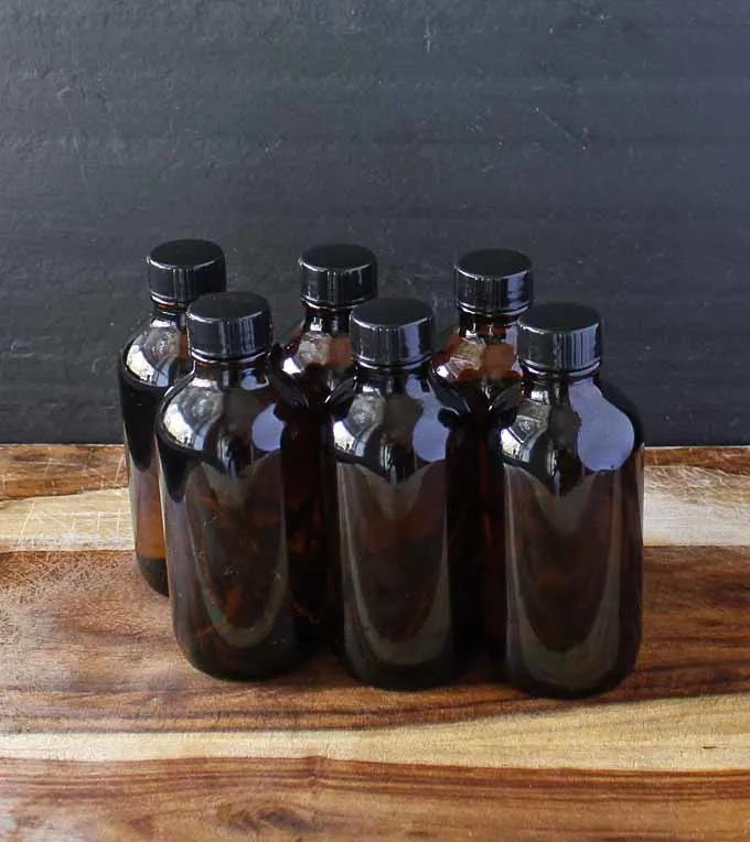 DIY Vanilla Extract - This easy Kitchen #DIY is great for #gifts. | Honey and Birch 