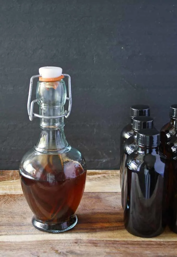 DIY Vanilla Extract - This easy Kitchen #DIY is great for #gifts. | Honey and Birch 