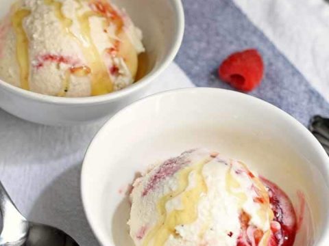 https://www.honeyandbirch.com/wp-content/uploads/2014/08/honey-vanilla-ice-cream-with-raspberry-swirls-04-480x360.jpg