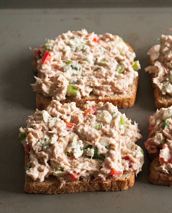 This blue cheese tuna melt is great for weekend lunches and brunch. Blue cheese is added to the tuna and American cheese is melted on top. This twist on an American classic can also be served open-face! | honeyandbirch.com