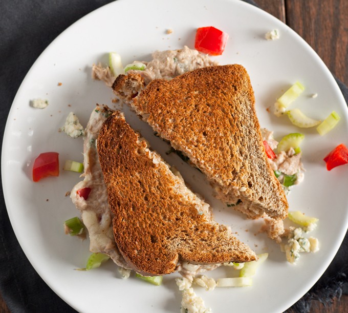 This blue cheese tuna melt is great for weekend lunches and brunch. Blue cheese is added to the tuna and American cheese is melted on top. This twist on an American classic can also be served open-face! | honeyandbirch.com
