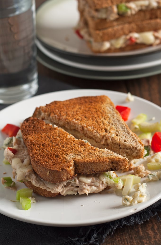 This blue cheese tuna melt is great for weekend lunches and brunch. Blue cheese is added to the tuna and American cheese is melted on top. This twist on an American classic can also be served open-face! | honeyandbirch.com