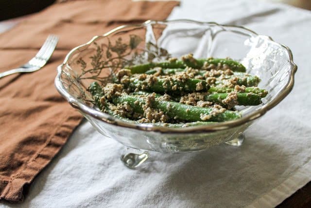 8 Great: Thanksgiving Dinner Edition | 8 Great Green Bean Casserole Recipes | www.honeyandbirch.com