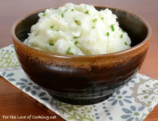 8 Great: Thanksgiving Dinner Edition | 8 Great Mashed Potato Recipes | www.honeyandbirch.com