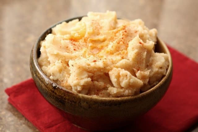 8 Great: Thanksgiving Dinner Edition | 8 Great Mashed Potato Recipes | www.honeyandbirch.com