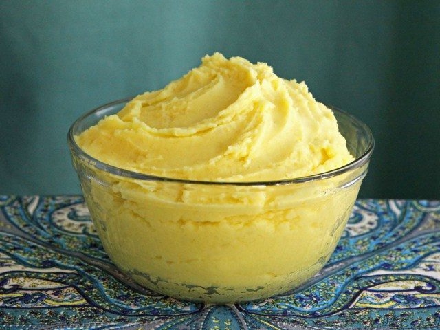 8 Great: Thanksgiving Dinner Edition | 8 Great Mashed Potato Recipes | www.honeyandbirch.com