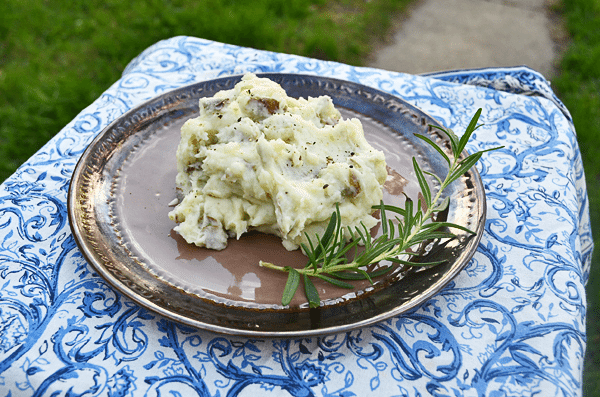 8 Great: Thanksgiving Dinner Edition | 8 Great Mashed Potato Recipes | www.honeyandbirch.com