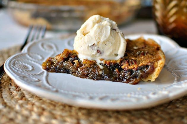 8 Great: Thanksgiving Dinner Edition | 8 Great Pecan Pie Recipes