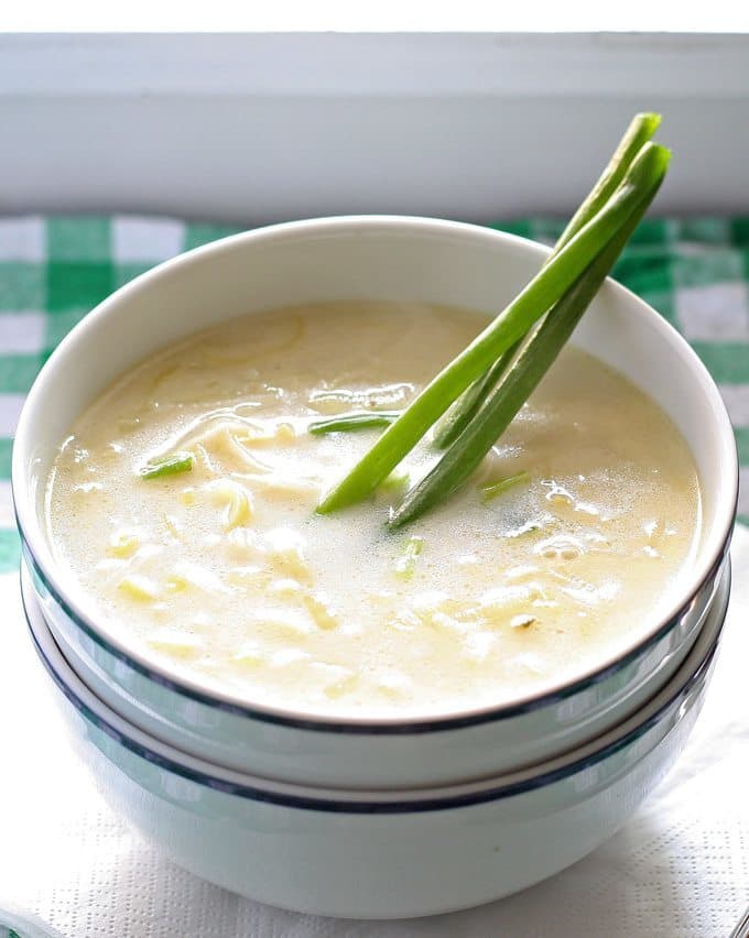 Leek blue cheese soup is perfect for fall days and blue cheese lovers! This twist on leek soup will make you forget about potatoes.