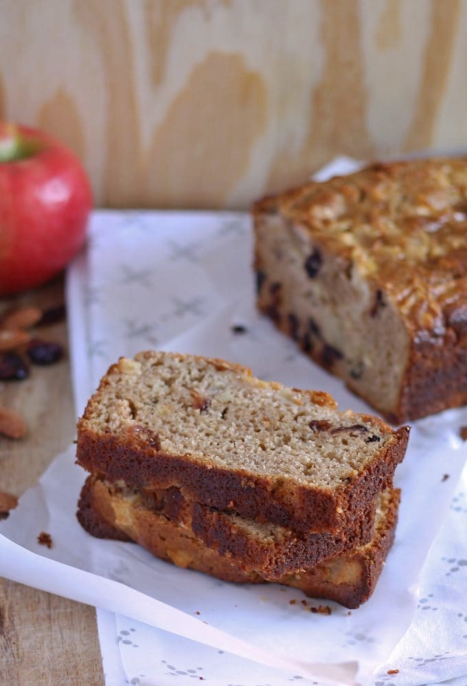 The flavors in this quick bread recipe are perfect for fall! Make this apple almond cranberry quick bread for chilly autumn mornings or to bring to Thanksgiving dinner! | www.honeyandbirch.com | #quickbread
