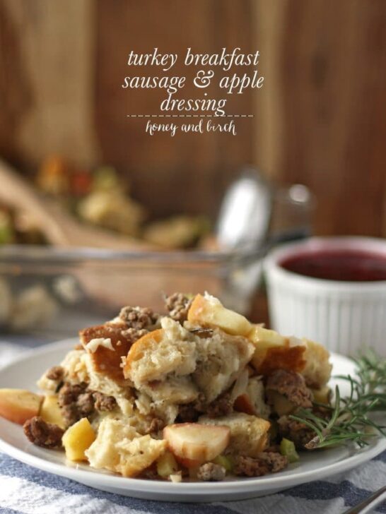 Turkey breakfast sausage and apple dressing - perfect for holiday dinners! | www.honeyandbirch.com | #thanksgiving