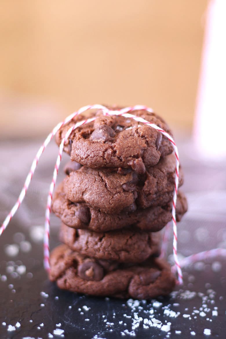 These sea salt double chocolate cookies are a crowd favorite. You can't say no to extra chocolate with sea salt in cookie form! | honeyandbirch.com