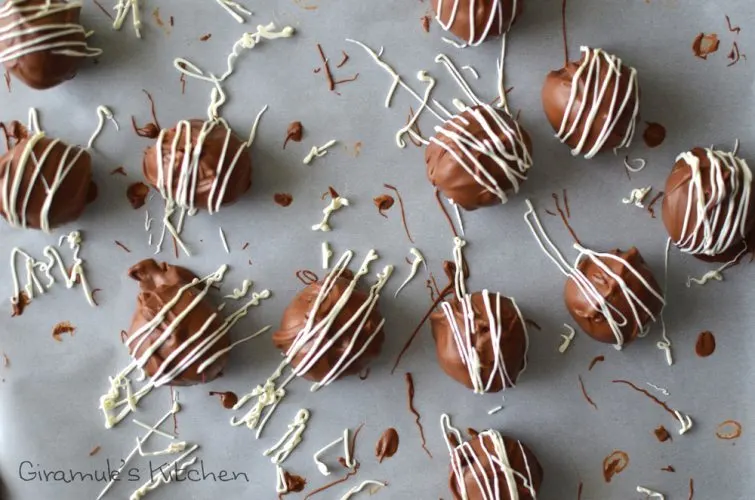 Chocolate Desserts for Valentine's Day | www.honeyandbirch.com | #vday #chocolate