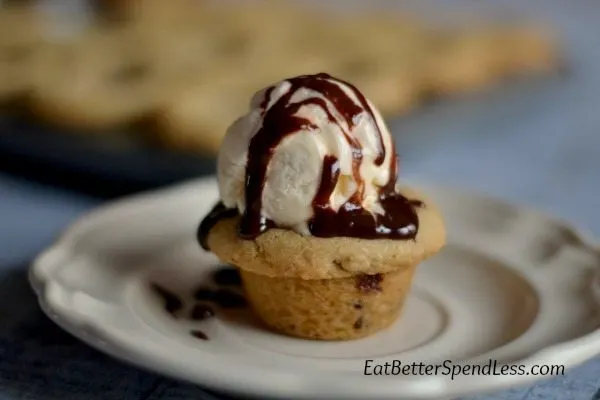 Chocolate Desserts for Valentine's Day | www.honeyandbirch.com | #vday #chocolate