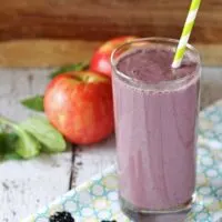 Blackberry Apple Smoothie www.honeyandbirch.com #myberrysmoothie #healthy