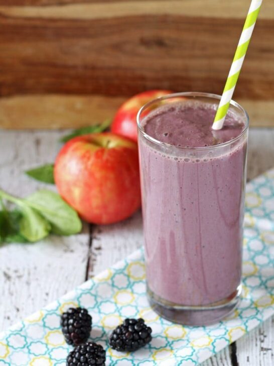 Blackberry Apple Smoothie www.honeyandbirch.com #myberrysmoothie #healthy