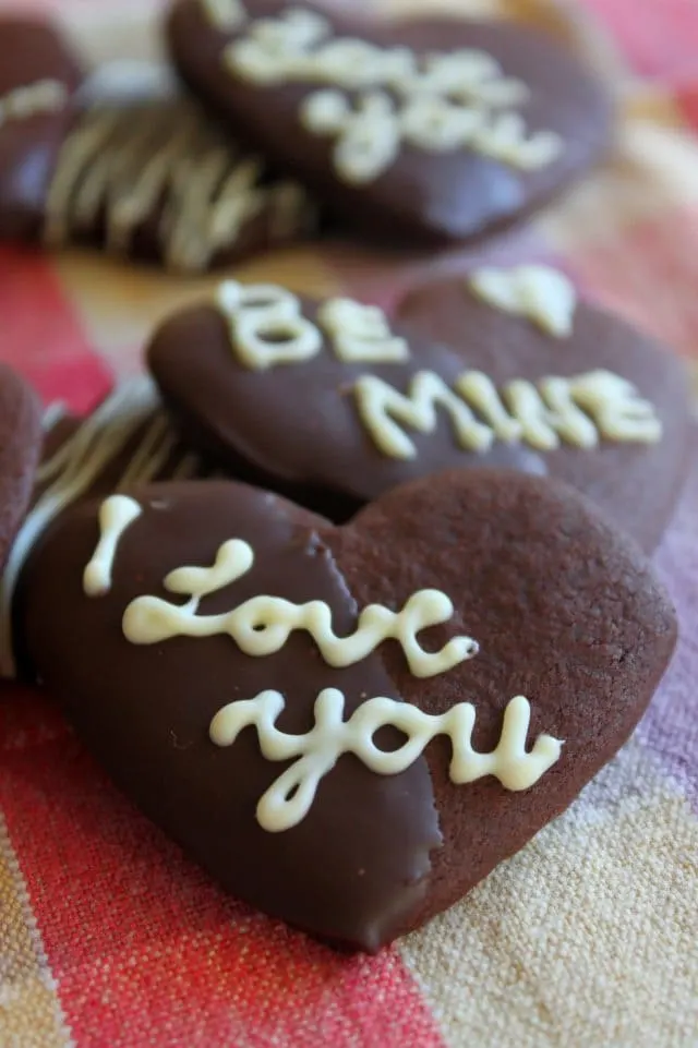 Chocolate Desserts for Valentine's Day | www.honeyandbirch.com | #vday #chocolate