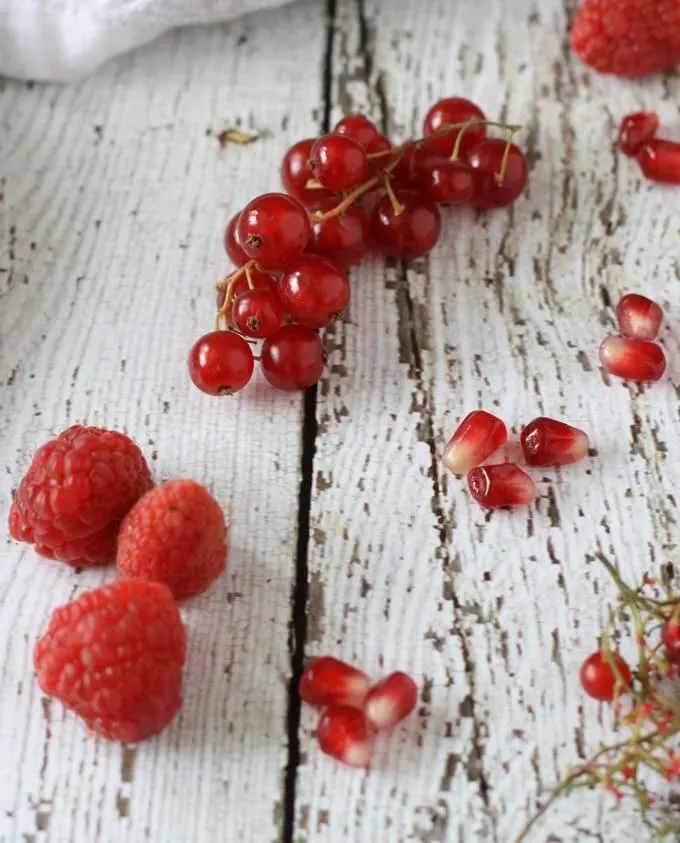 Red Fruit Salad | Sweet and tart, full of raspberries, pomegranate and red currant! www.honeyandbirch.com #fruit #salad