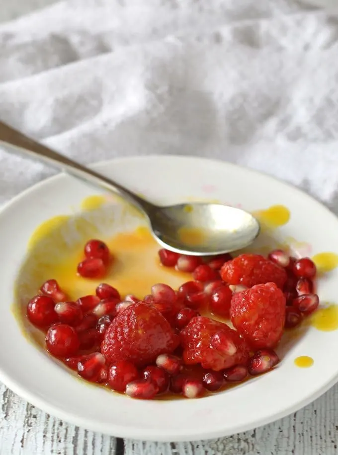 Red Fruit Salad | Sweet and tart, full of raspberries, pomegranate and red currant! www.honeyandbirch.com #fruit #salad