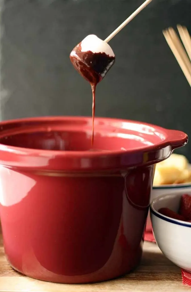 Chocolate Desserts for Valentine's Day | www.honeyandbirch.com | #vday #chocolate