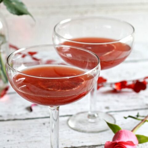 Bourbon Honey Cocktail | www.honeyandbirch.com | #sponsored @4RosesBourbon #ValentinesDay