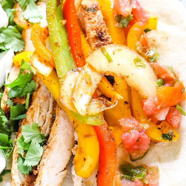 chicken fajita recipe full of vegetables and grilled chicken