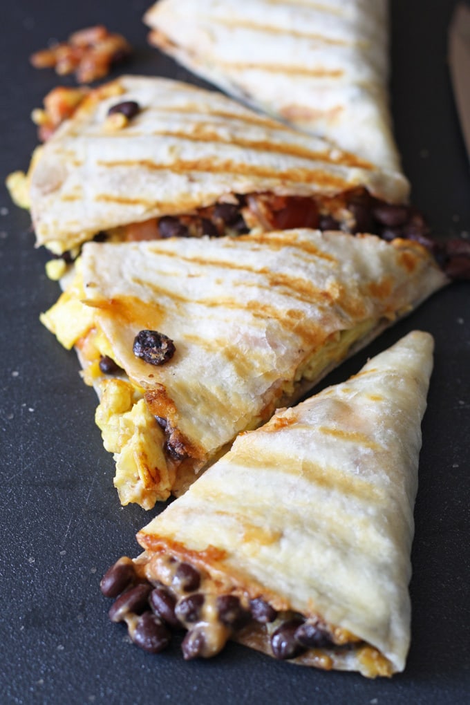 This easy breakfast quesadilla is a great way to start your day - full of eggs, black beans and cheese! Only 10 minutes to cook. | www.honeyandbirch.com