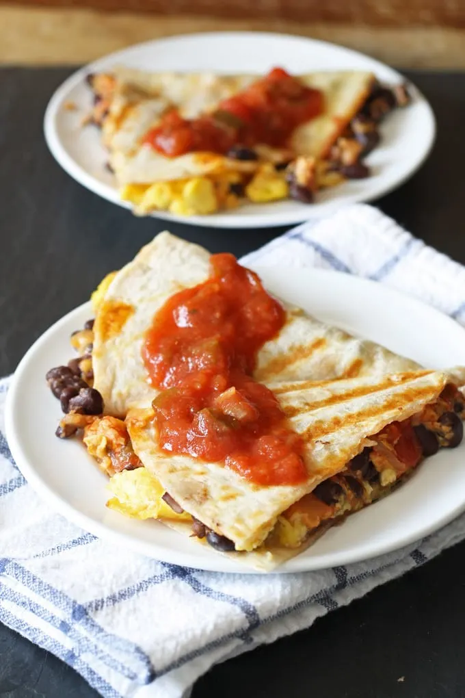 This easy breakfast quesadilla is a great way to start your day - full of eggs, black beans and cheese! Only 10 minutes to cook. | www.honeyandbirch.com