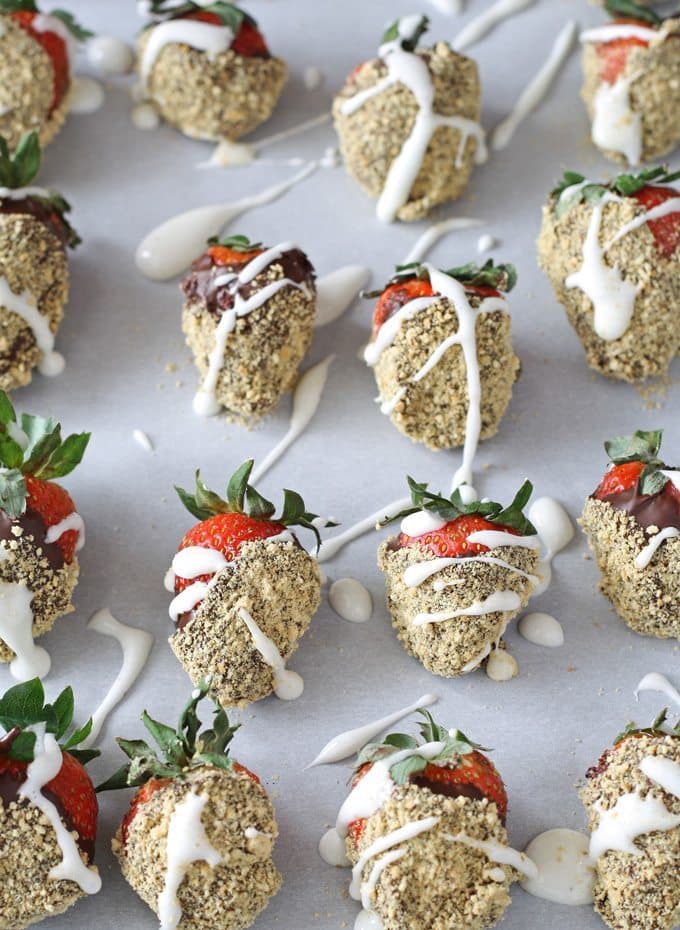 S'mores chocolate covered strawberries are the perfect dessert for Valentine's Day or treat for any day. Easy to make your own at home! | honeyandbirch.com