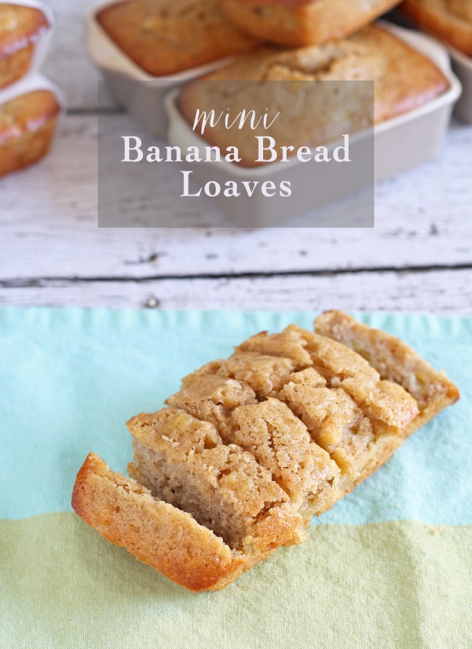 When life gives you a boatload of bananas, you make mini banana bread loaves! This recipe only takes 30 minutes to bake and leaves delicious and moist mini quick-bread. | www.honeyandbirch.com