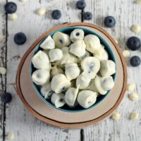 White Chocolate Covered Blueberries | www.honeyandbirch.com #easy #dessert #snack