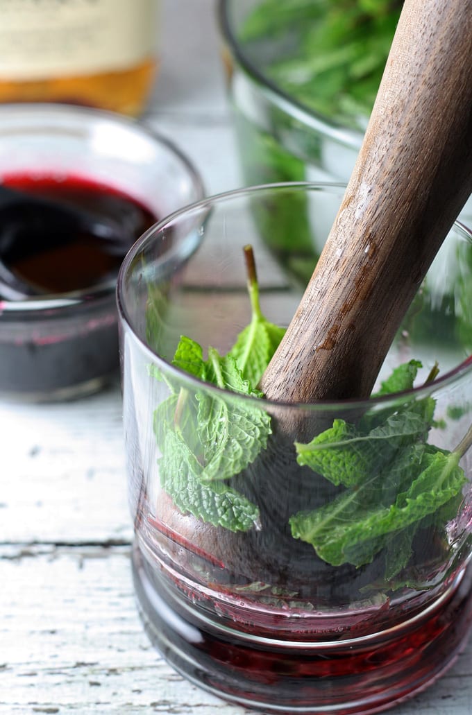 Hibiscus Honey Mint Julep | honeyandbirch.com #bourbon #cocktail