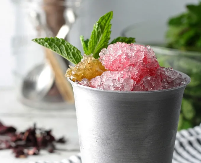 Hibiscus Honey Mint Julep #julepoff | honeyandbirch.com #bourbon #cocktail
