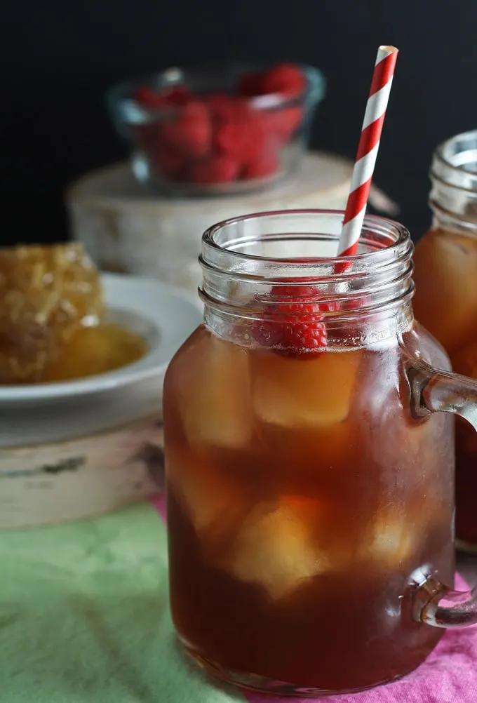 Raspberry Sweet Tea Cocktail | honeyandbirch.com #drinks