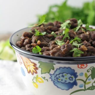 Looking for a new side dish? Try these easy, seasoned black beans! Perfect with rice! | honeyandbirch.com