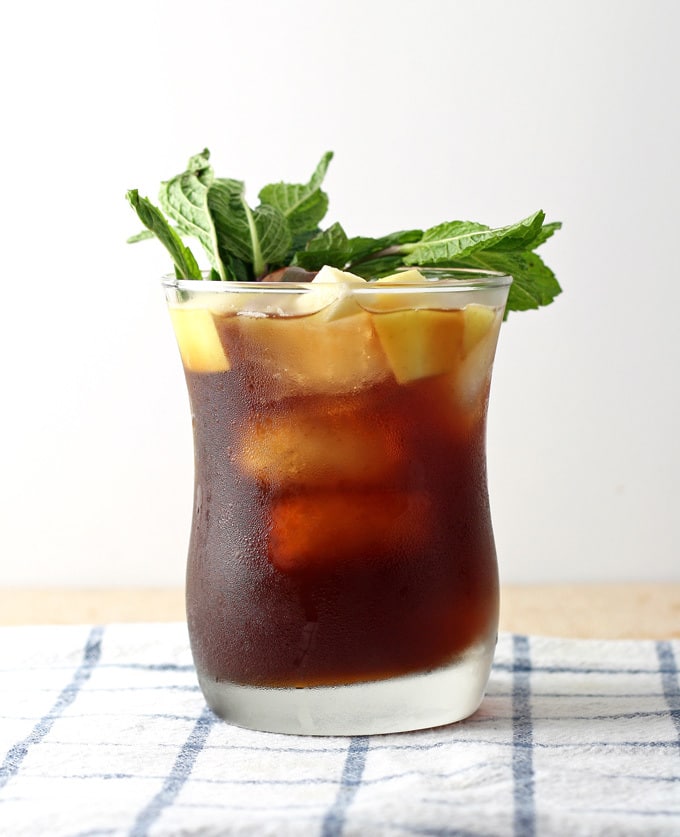 Apple Mint Iced Tea Cocktail | honeyandbirch.com