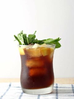 Apple Mint Iced Tea Cocktail | honeyandbirch.com