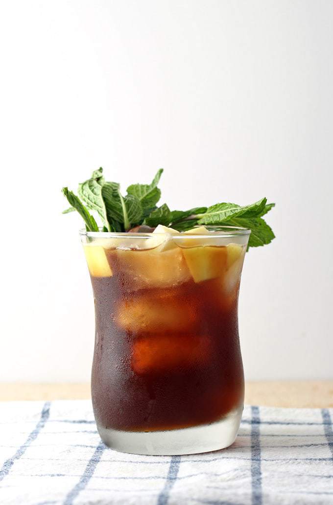 Apple Mint Iced Tea Cocktail | honeyandbirch.com
