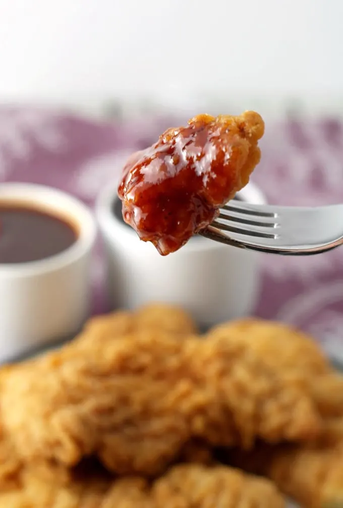 Berry Barbecue Sauce - perfect for dipping chicken! | honeyandbirch.com