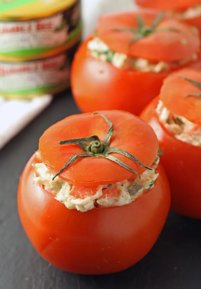 Jalapeno Tuna Stuffed Tomato Recipe - perfect for a quick lunch! | honeyandbirch.com #TunaStrong #CG