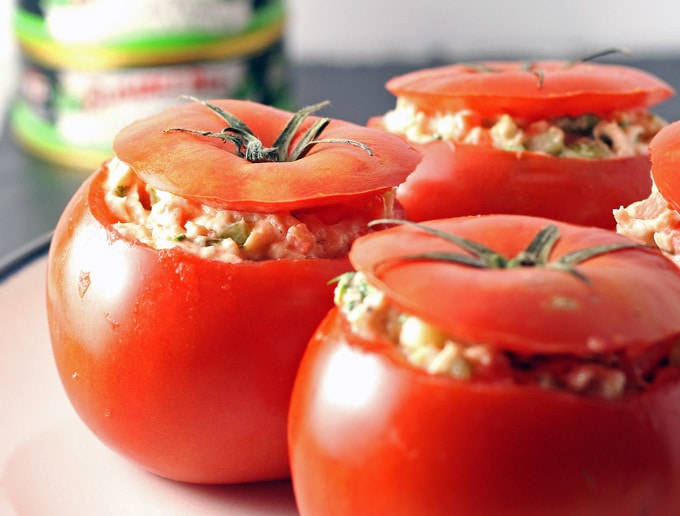 Jalapeno Tuna Stuffed Tomato Recipe - perfect for a quick lunch! | honeyandbirch.com #TunaStrong #CG