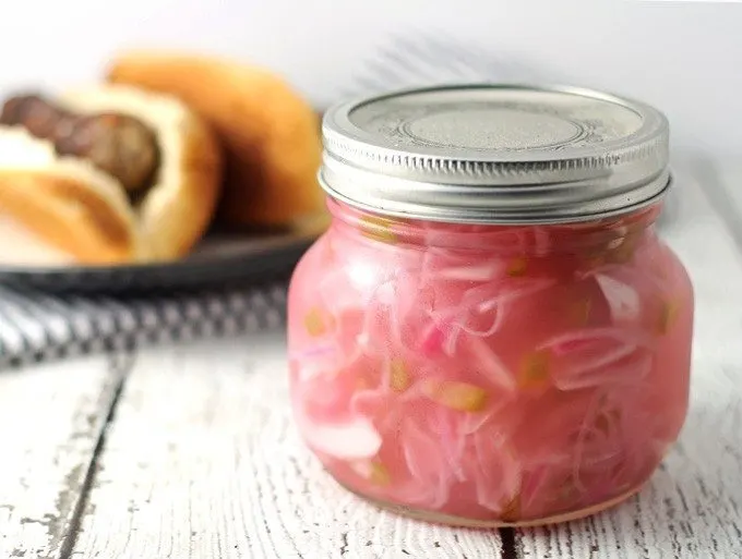 onion relish in a mason jar picture