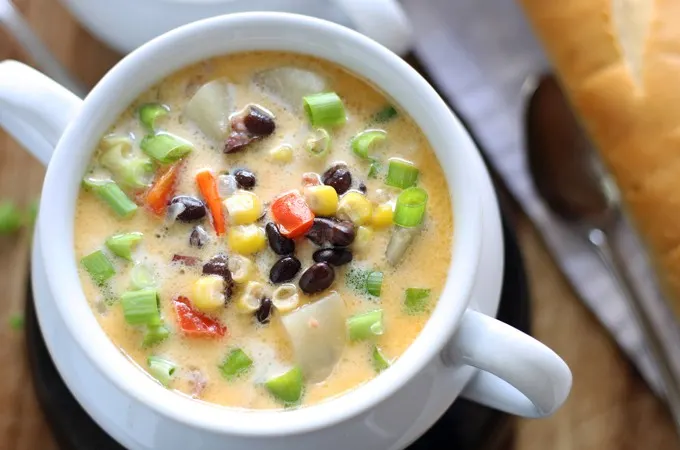 This black bean corn chowder is hearty and perfect for cool nights and corn season! | honeyandbirch.com