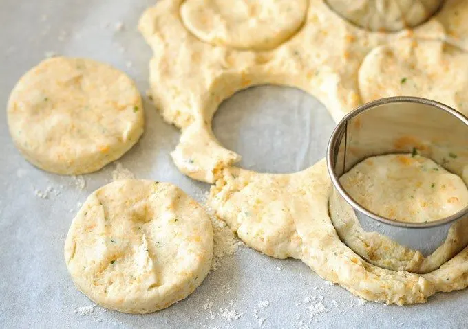 Cheddar Chive Biscuit BLT Sandwiches #BetterBiscuits